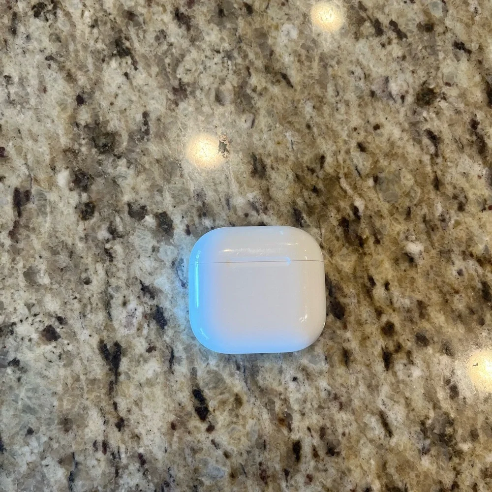 Apple AirPods 4 with ANC